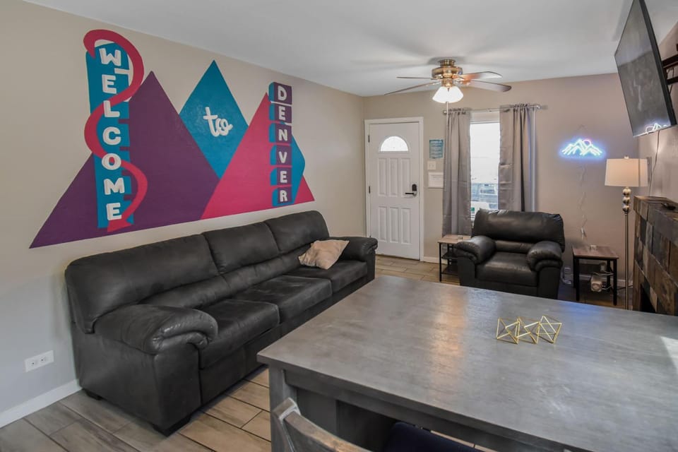 TV and multimedia, Living room, Seating area, fireplace