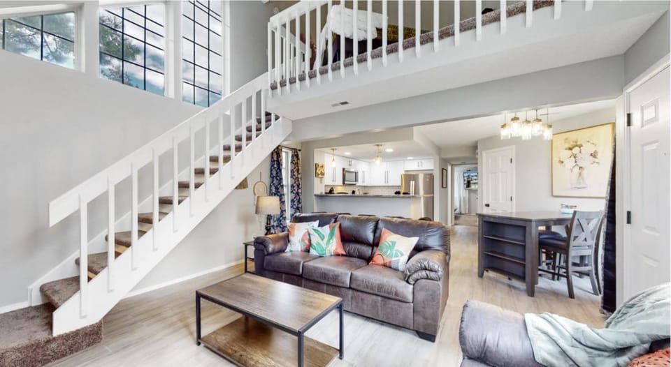 Living room, Seating area, Pets, pet friendly