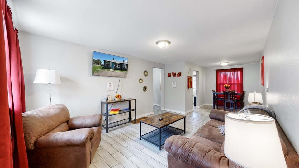 Communal lounge/ TV room, TV and multimedia, Living room, Photo of the whole room, Seating area, Evening entertainment