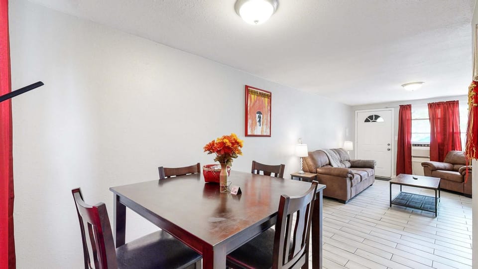 Seating area, Dining area