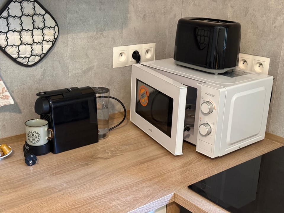 Coffee/tea facilities, toaster