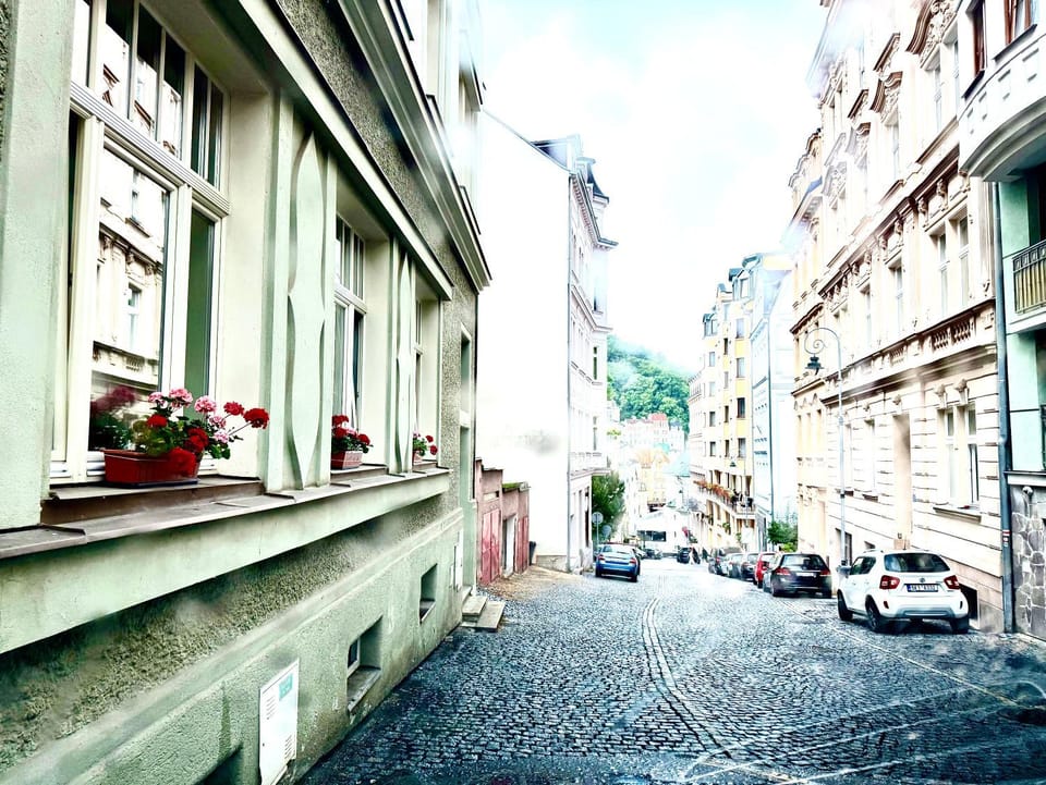 Day, Neighbourhood, City view, Street view, Location