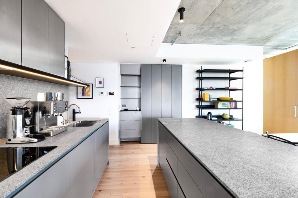 Coffee/tea facilities, Kitchen or kitchenette, dishwasher, oven, stove, toaster
