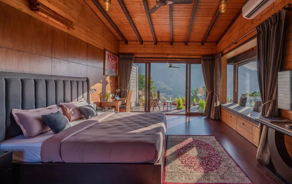 Bed, Natural landscape, TV and multimedia, View (from property/room), Balcony/Terrace, Living room, Photo of the whole room, Seating area, Bedroom, Mountain view