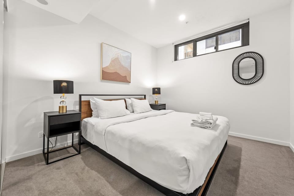 Stylish South Bank Apt with King Bed, Pool and Balcony Apartment in Brisbane City