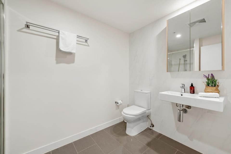 Stunning City Views, King Beds, Gym, Pool, Parking Apartment in Brisbane City