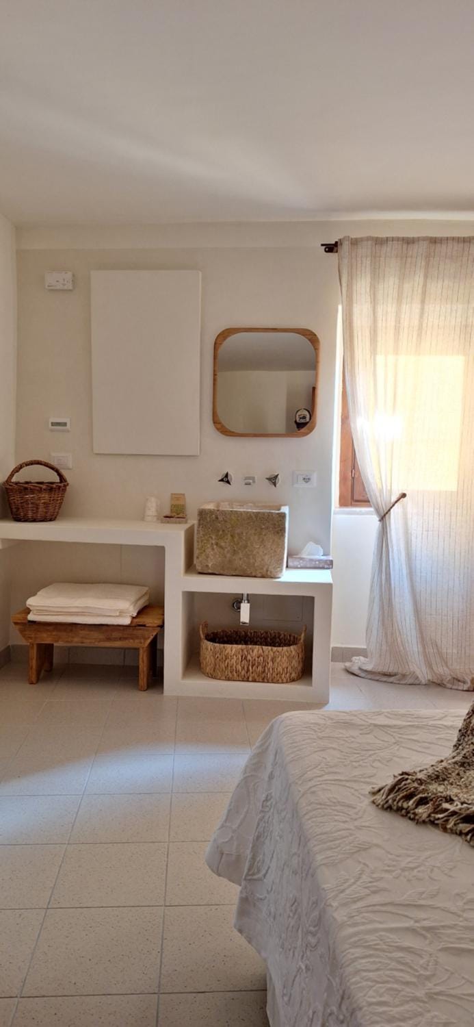 Bedroom, towels