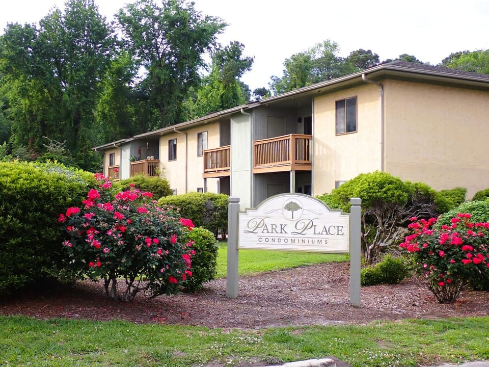 Property building, Day, Natural landscape, Garden, Garden view