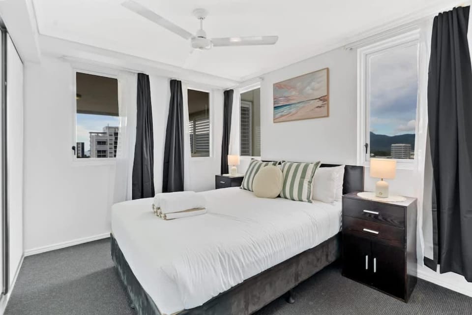 McLeod Rise - Cairn Base with Rooftop Pool & Spa Apartment in Cairns