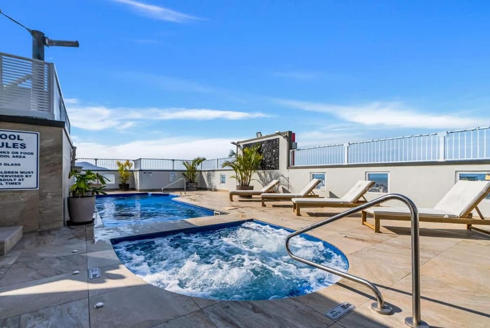 McLeod Rise - Cairn Base with Rooftop Pool & Spa Apartment in Cairns