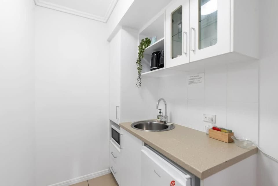 McLeod Nook - Poolside Studio by Waterfront & Market Inn in Cairns