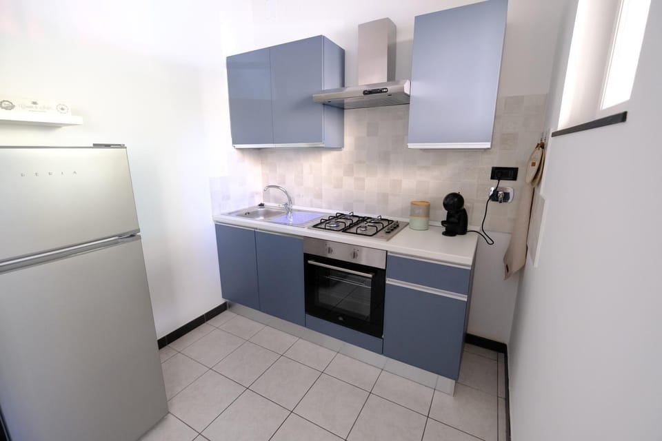 Kitchen or kitchenette, oven