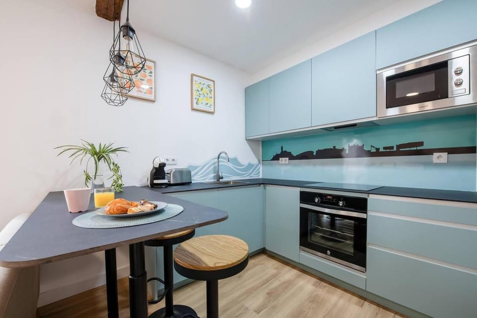 Santander Urban Beach Suite Apartment in Santander