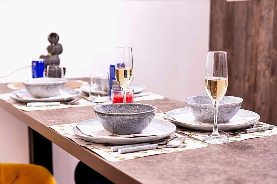 Food and drinks, Dining area, Food, Drinks