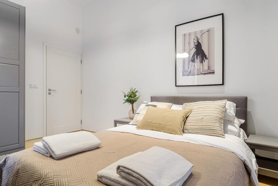 Bed, Photo of the whole room, Bedroom, towels, wardrobe
