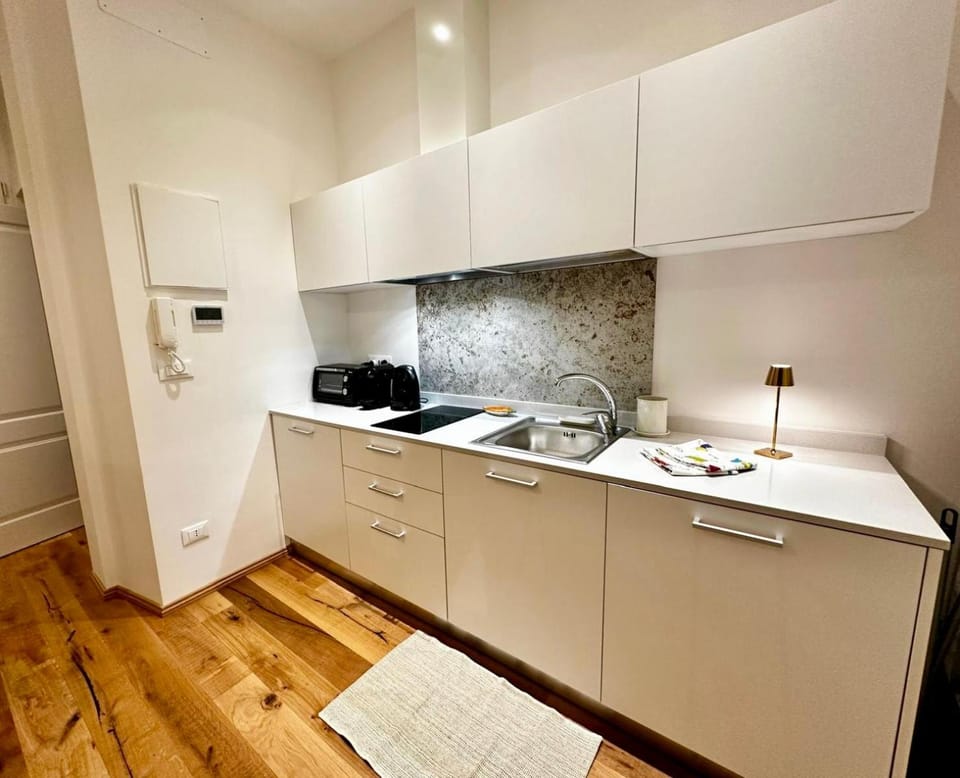 Coffee/tea facilities, stove, toaster