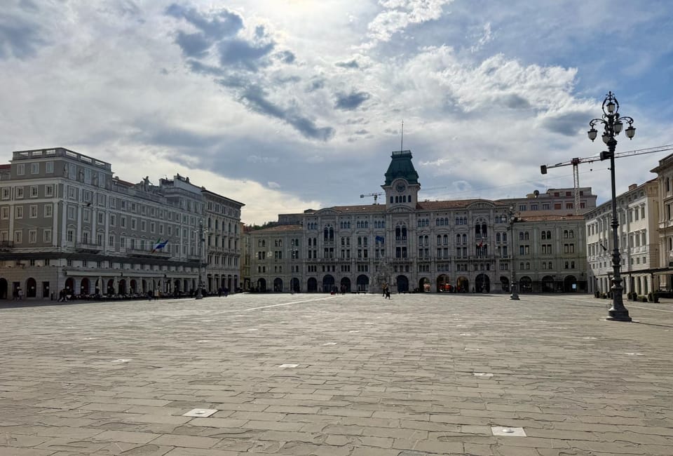 Nearby landmark, Neighbourhood, Activities, City view, Landmark view, Family