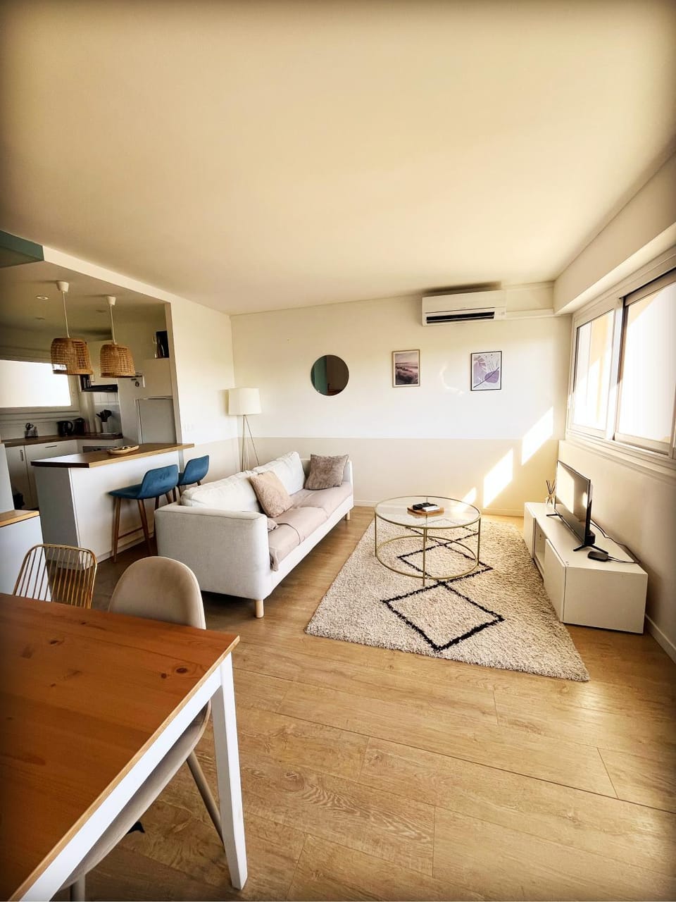 Living room, air conditioner