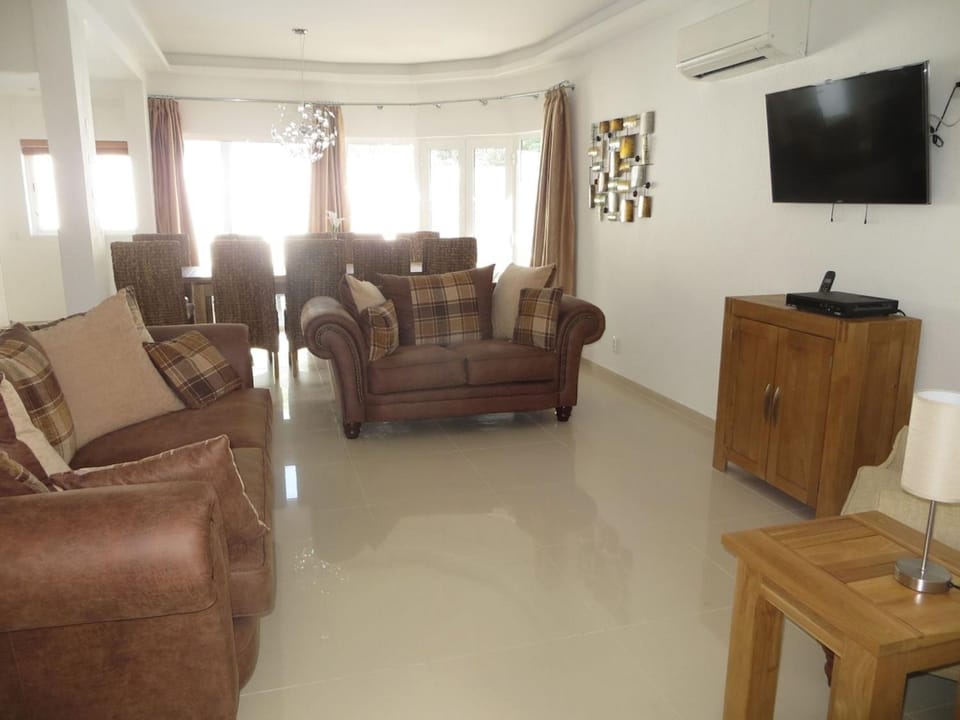 Communal lounge/ TV room, TV and multimedia, Living room