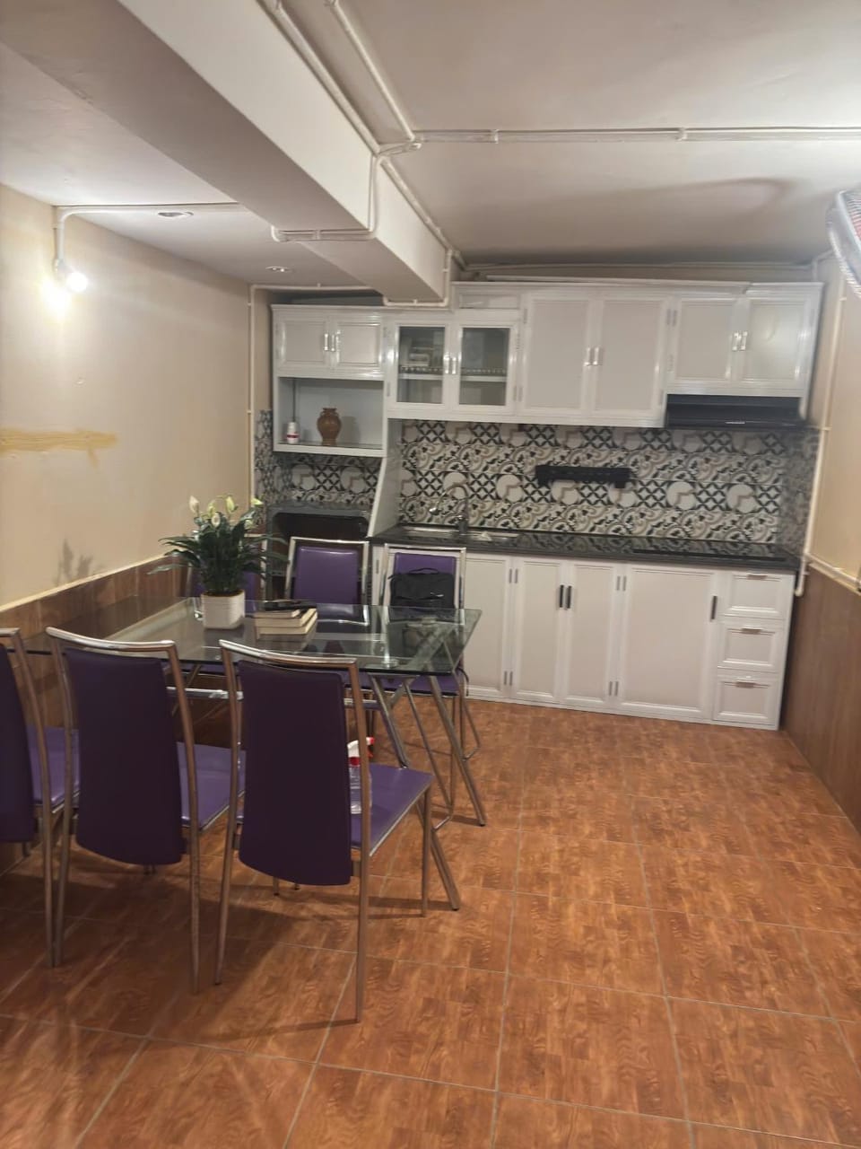 Kitchen or kitchenette, minibar, stove