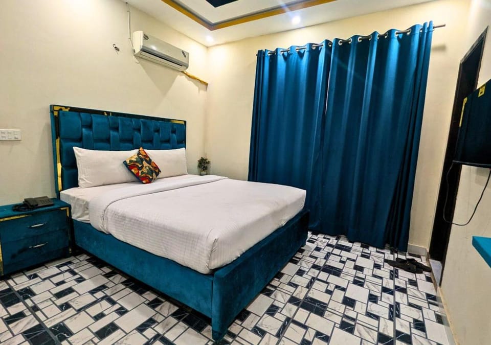 Bed, TV and multimedia, Photo of the whole room, Bedroom, air conditioner