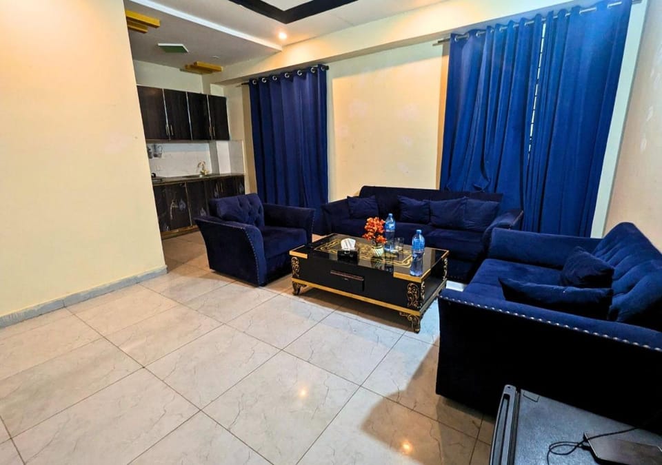 Kitchen or kitchenette, Seating area, Dining area