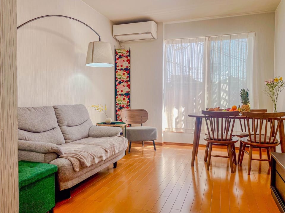 Living room, Seating area, Dining area, air conditioner