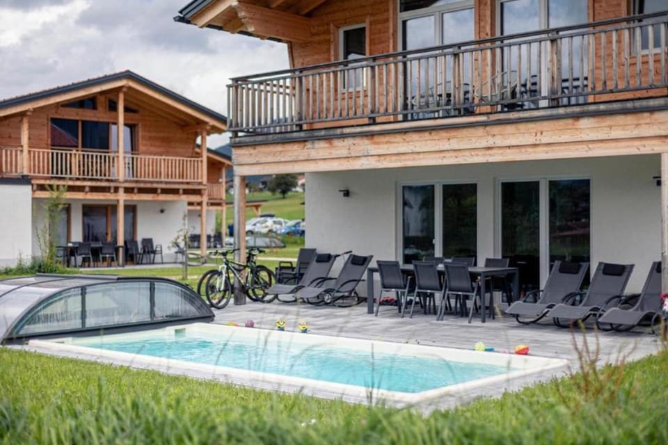 Property building, Spring, Day, Natural landscape, Garden, View (from property/room), Balcony/Terrace, Garden view, Swimming pool