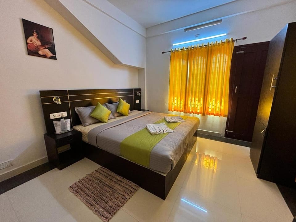 Photo of the whole room, Bedroom