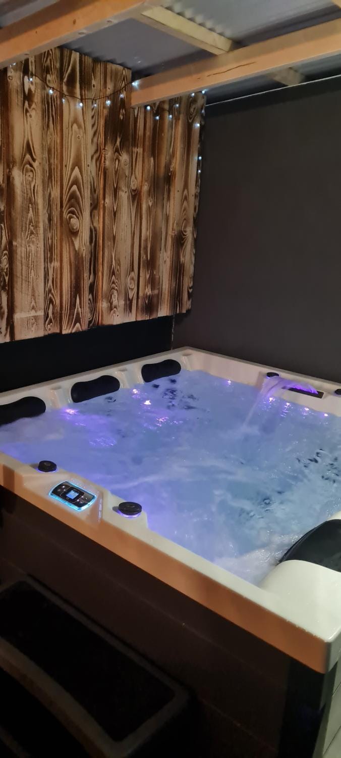 Hot Tub, Balcony/Terrace