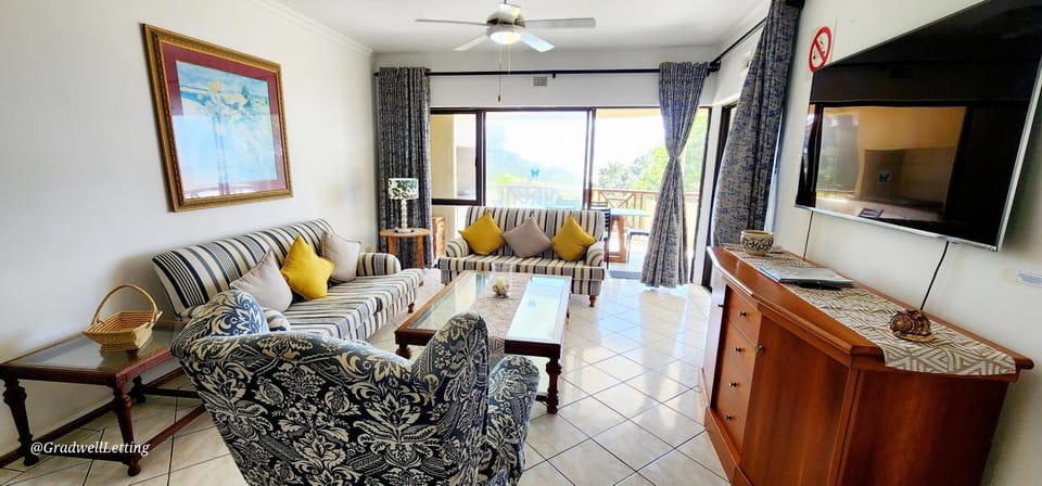 TV and multimedia, Living room, Seating area, Evening entertainment