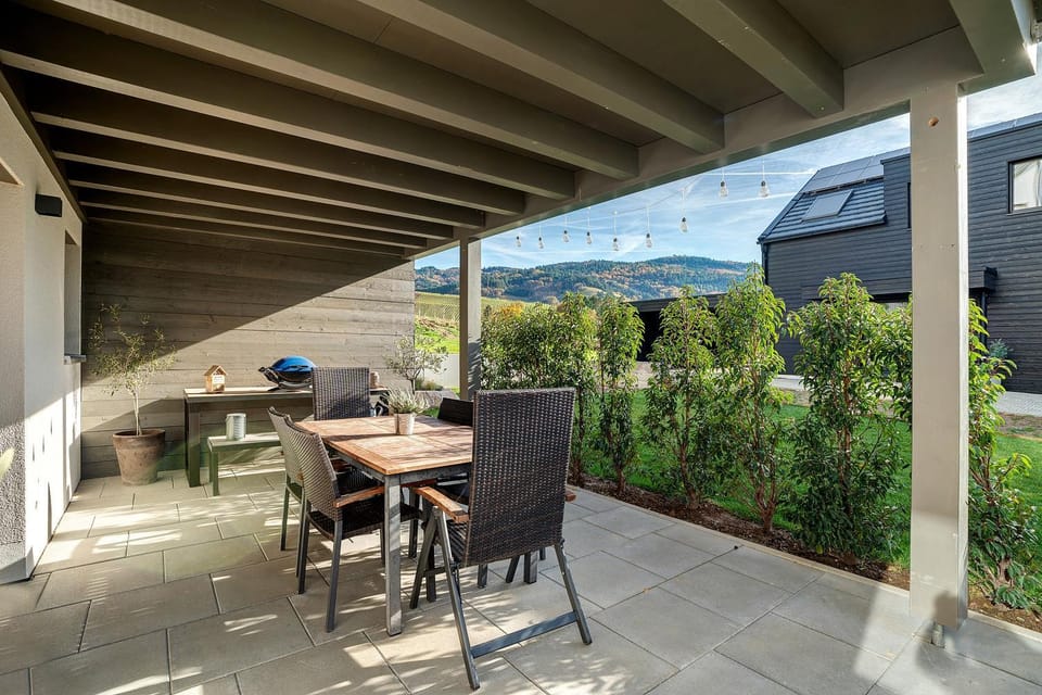 Property building, Balcony/Terrace, Living room