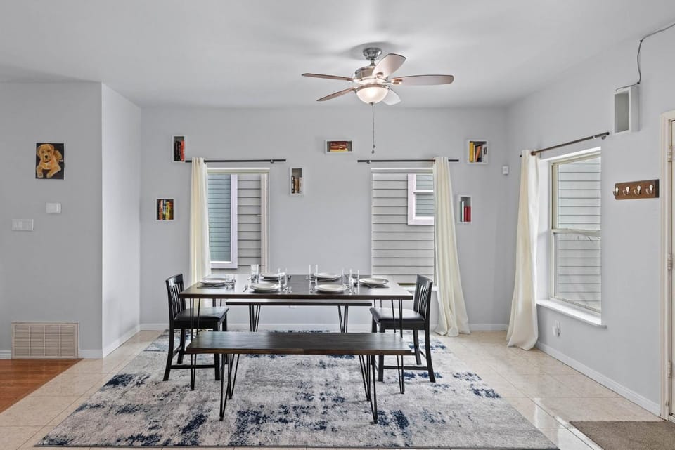 Near Downtown Heights Apt Yard Terrace WiFi Desk Apartment in Pearland