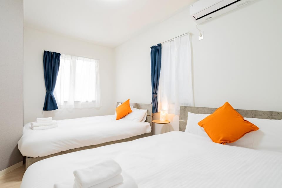 Bed, Bedroom, towels, air conditioner