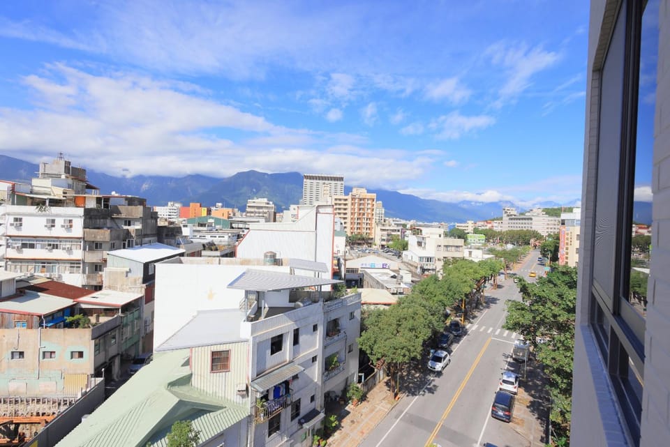 Neighbourhood, Natural landscape, Balcony/Terrace, City view, Mountain view, Street view