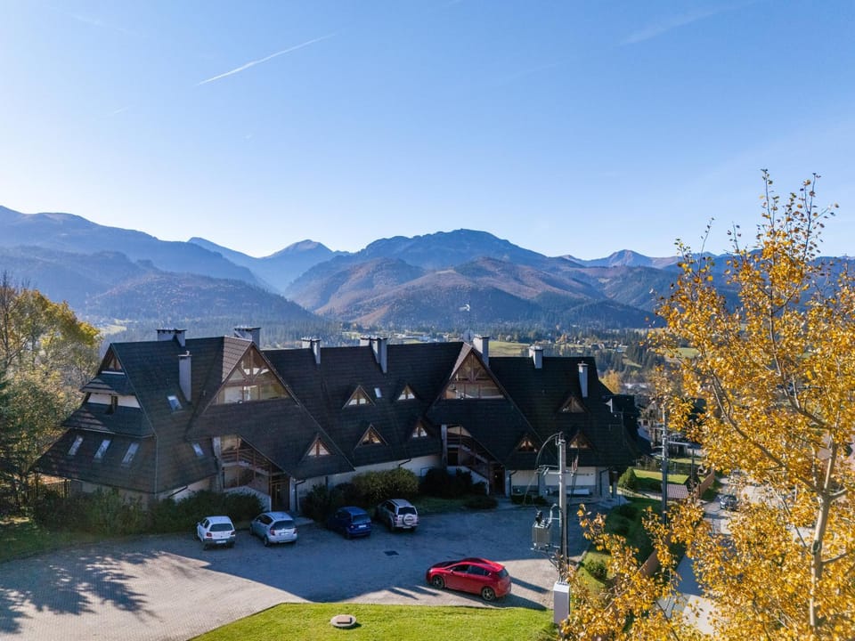 Neighbourhood, Natural landscape, Bird's eye view, Mountain view, Parking