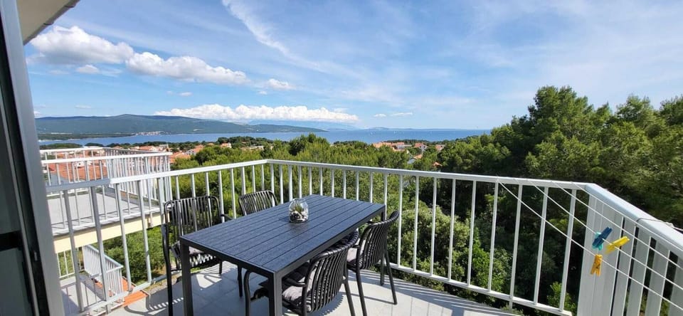 Natural landscape, View (from property/room), Balcony/Terrace, Dining area, Sea view
