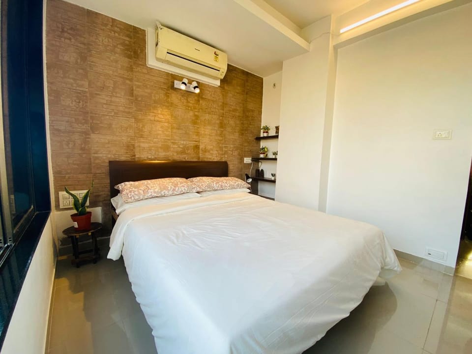 Bed, Photo of the whole room, Bedroom, air conditioner