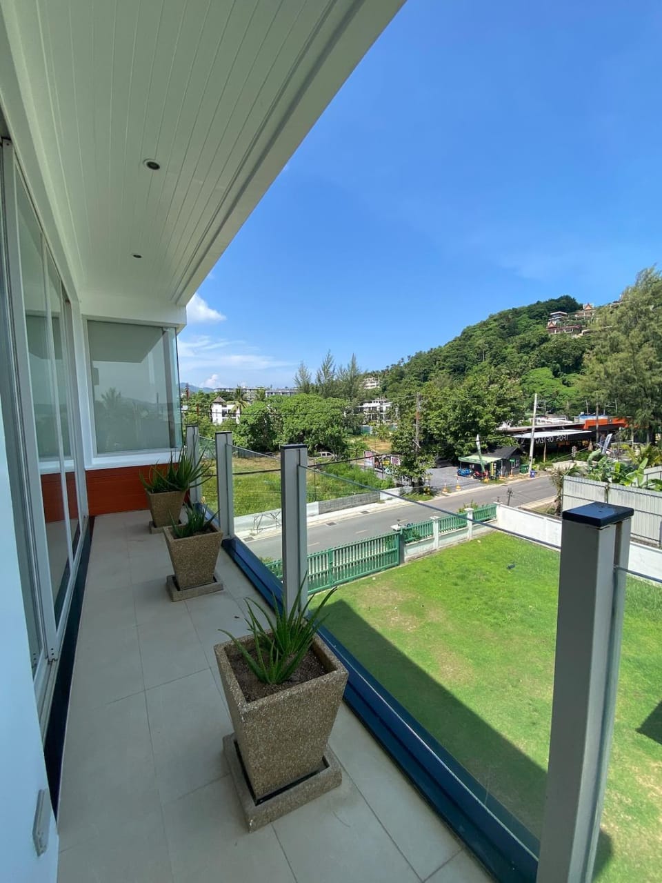 Luxuriously private seafront Bangtao beach Apartment in Choeng Thale