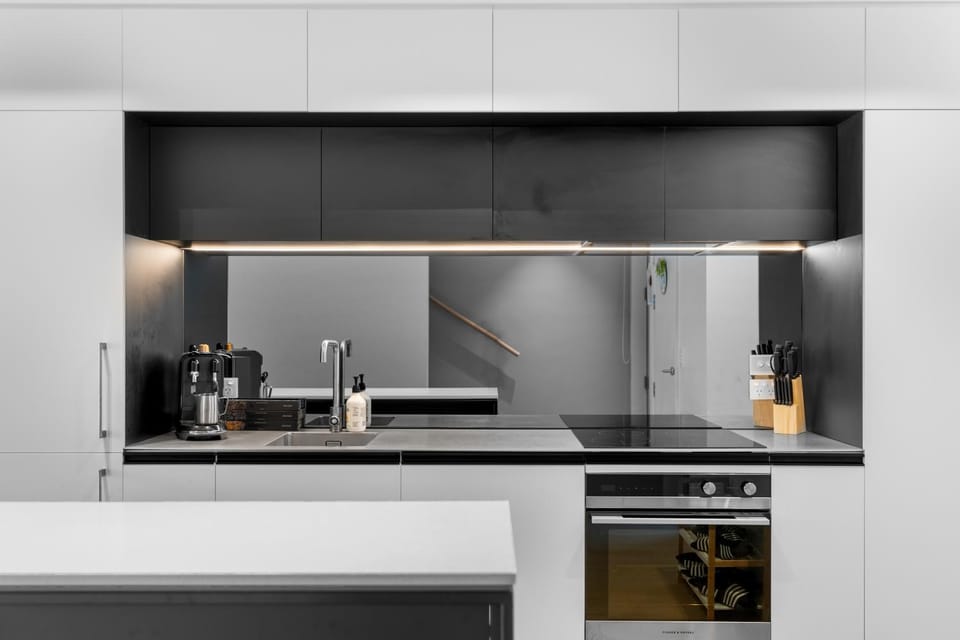 Coffee/tea facilities, oven, stove, toaster, kitchen