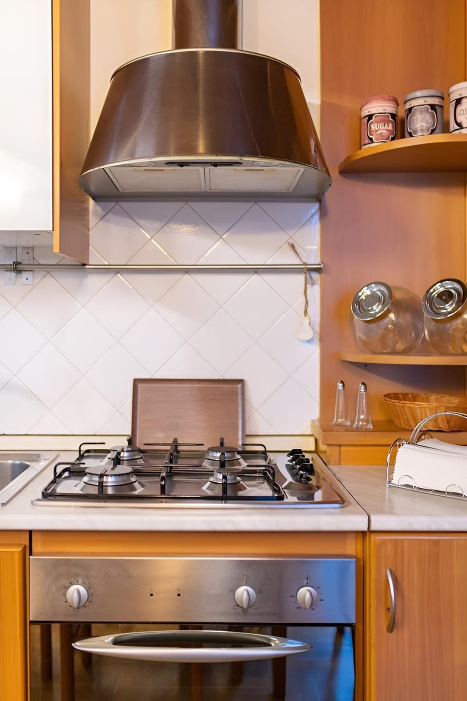 Banquet/Function facilities, oven, kitchen