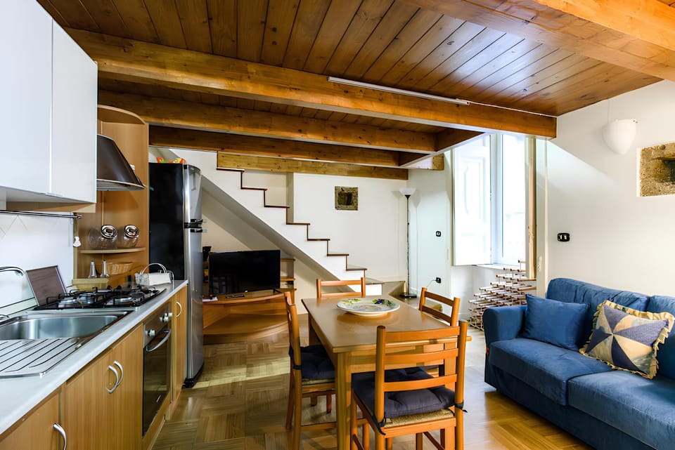 Kitchen or kitchenette, Living room, Seating area, Dining area, kitchen