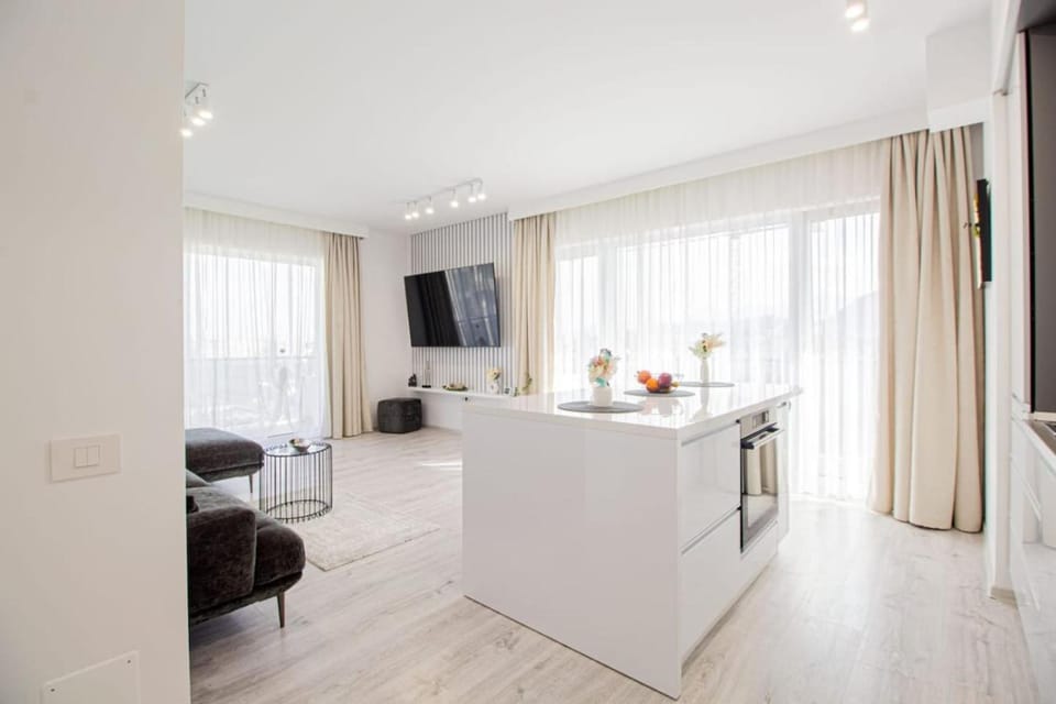 Top floor Luxury Apartment- Family Friendly - Mountain View - Huge Balcony Apartment in Brasov