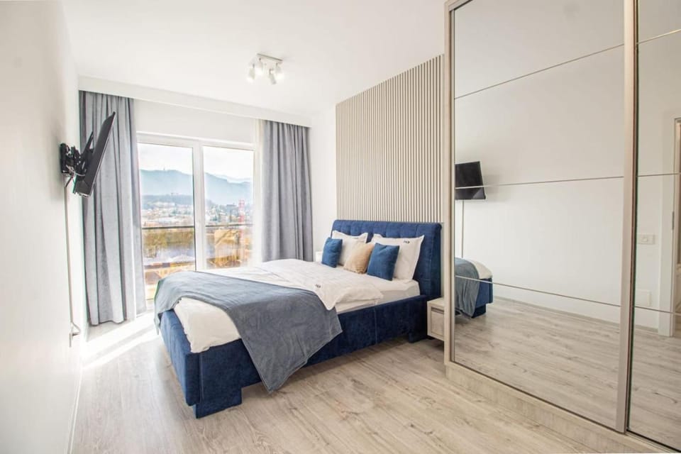 Top floor Luxury Apartment- Family Friendly - Mountain View - Huge Balcony Apartment in Brasov