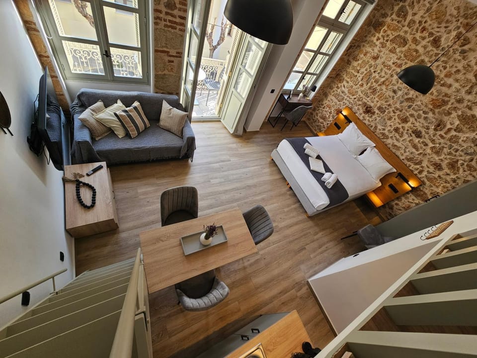 Bed, TV and multimedia, Living room, Seating area