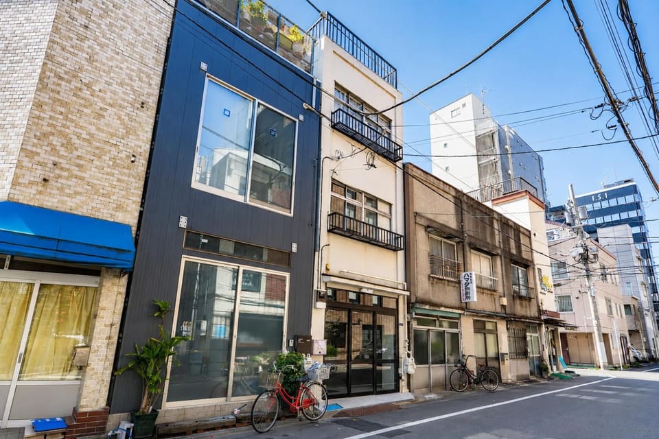Property building, Day, Neighbourhood, City view, Street view, Location