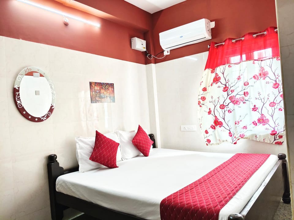 Bed, Photo of the whole room, Bedroom, air conditioner