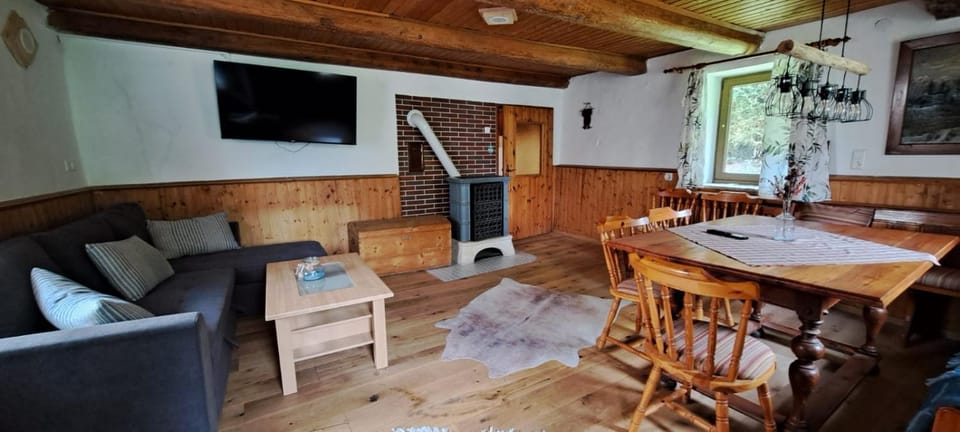 TV and multimedia, Seating area, Dining area
