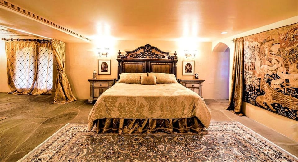 Regal Castle Suite for a Luxury Getaway to Lake George in Upstate New York House in Bolton Landing
