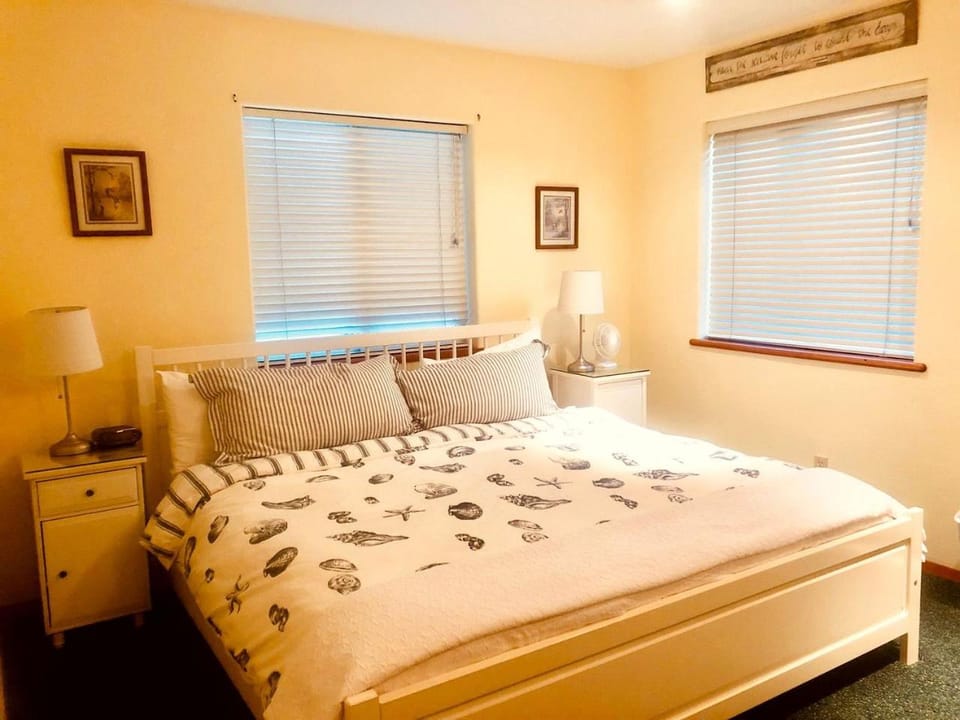 Stunning Beachside Vacation Rental for Family or Group Glamping Escapes to Alaska House in Homer